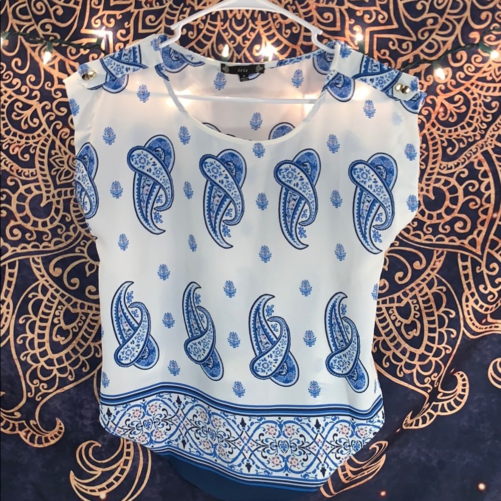 White tee with blue prints, light and airy fabric!